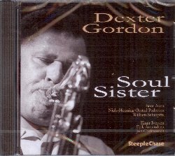 GORDON DEXTER :  SOUL SISTER  (STEEPLECHASE)

Il periodo europeo del saxtenorista Dexter Gordon, dal 1962 al 1976, si  svolto principalmente nella sua amata Danimarca, dove ha condotto un'attiva carriera professionale e ha goduto di una vita privata armoniosa. Arrivato in Europa dopo alcuni periodi turbolenti negli States, Gordon ha trovato nuova energia artistica che gli ha permesso di costruire gran parte della sua discografia. Soul Sister, album registrato nel 1962 e nel 1963,  un valido documento del ritrovato vigore artistico del maestro. Il disco propone 3 tracce registrate nel 1962, Three O'Clock in the Morning (Julian Roblero), Soul Sister (Dexter Gordon) e A Night in Tunisia (Dizzy Gillespie), interpretate da Gordon con Bent Axen (pianoforte), Niels-Henning Orsted Pedersen (basso) e William Schiopffe (batteria). La tracklist prosegue con ulteriore 3 tracce registrate nel 1963, Second Balcony Jump (Jerry Valentine), Ernie's Tune (Dexter Gordon) e Stanley the Steamer (Dexter Gordon), interpretate del sassofonista con Einar Iversen (pianoforte), Erik Amundsen (basso) e Jon Christensen (batteria).