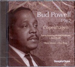 POWELL BUD :  1962 COPENHAGEN  (STEEPLECHASE)

Bud Powell (1924-1966) non ha davvero bisogno di presentazioni. Basti pensare che  stato definito da Herbie Hancock le fondamenta su cui  stato costruito l'intero edificio del pianoforte jazz moderno e da Hampton Hawes come il miglior pianista be-bop del mondo. Durante la sua vita breve e travagliata, Powell trov un po' di tranquillit nel periodo in cui visse in Europa, principalmente a Parigi, negli anni tra il 1959 ed il 1963. Le 11 registrazioni contenute nel disco 1962 Copenhagen sono state effettuate tra il marzo e l'agosto del 1962 al Danish Radio Concert Hall ed al Jazzhus Montmartre di Copenhagen. Al fianco di Powell ci sono Niels-Henning Orsted Pedersen (basso) e Jorn Elniff (batteria) a cui si aggiungono, negli ultimi tre brani, Brew Moore e Don Byas al sax tenore. Con una tracklist che propone tra gli altri Anthropology di Charlie Parker e Dizzy Gillespie, Straight No Chaser di Thelonious Monk, Blues in the Closet di Oscar Pettiford e I Remember Clifford di Benny Golson, 1962 Copenhagen  la chiara prova di come, nonostante quanto fosse malconcio mentalmente e fisicamente Powell, il suo genio era pi intatto e brillante che mai.