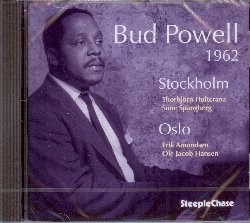 POWELL BUD :  1962 STOCKHOLM OSLO  (STEEPLECHASE)

L'etichetta danese Steeplechase tiene molto alle esibizioni che Bud Powell tenne nel 1962. Il disco precedente a 1962 Stockholm Oslo si intitolava 1962 Copenhagen  e conteneva la registrazione fatta al Danish Radio Concert Hall ed al Jazzhus Montmartre. La parte svedese di 1962 Stockholm Oslo � stata registrata a marzo al noto club Golden Circle di Stoccolma e vede Powell (pianoforte) affiancato da Thorbjorn Hultcranz (basso) e Sune Spangberg (batteria). La parte norvegese � stata registrata a novembre ad Oslo ed insieme al pianista americano si esibiscono Eric Amundsen (basso) ed Ole Jakob Hansen (batteria). L'intenso programma di 1962 Stockholm Oslo prevede Someone to Watch Over Me di George Gershwin, Hot House di Tadd Dameron, Dance of the Infidels di Bud Powell, I Remember Clifford di Benny Golson e molto altro ancora. Diceva Bill Evans di Bud Powell: Se dovessi scegliere un solo musicista per la sua integrit� artistica, l'incomparabile originalit� della sua creazione e per la grandezza del suo lavoro, sceglierei Bud Powell.