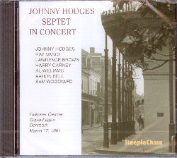 HODGES JOHNNY :  IN CONCERT  (STEEPLECHASE)

Casa Steeplechase  orgogliosa di annunciare la nuova uscita della serie In Concert dedicata al grande compositore e sassofonista statunitense Johnny Hodges (1907-1970), noto per il suo tono puro e il suo stile personale. Hodges fu il solista principale della Ellington Orchestra con cui suon dal 1928 fino agli ultimi suoi giorni di vita, esclusa una parentesi di quattro anni in cui si ciment nella direzione di una propria orchestra. In Concert propone la registrazione del concerto che Hodges e il suo settetto hanno tenuto il 17 marzo del 1961 al Falkoner Centret di Copenhagen. Insieme a Ray Nance (tromba, violino, voce), Lawrence Brown (tromba), Harry Carney (sax baritono), Al Williams (pianoforte), Aaron Bells (basso) e Sam Woodyard (batteria), Hodges (sax alto), interpreta tutti brani di Ellington o Billy Strayhorn, personalizzandoli con uno stile gradevole e con una miriade di strabilianti assoli. Tra i brani di Ellington spiccano Rocking In Rhythm, The Jeep Is Jumpin (Ellington/Hodges), Things Ain't What They Used To Be, Sophisticated Lady, Mood Indigo e Solitude, oltre a Good Queen Bess di Hodges, Perdido di Juan Tizol e Autumn Leaves di Joseph Kosma. La qualit del suono  ottima!