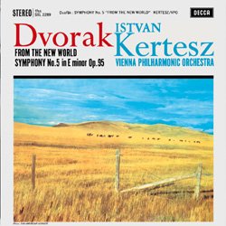 KERTESZ ISTVAN / VIENNA PHILHARMONIC ORCHESTRA :  DVORAK: SYMPHONY NO. 9 (FROM THE NEW WORLD)  (SPEAKERS CORNER)

(Decca SXL 2289) Dvorak: Symphony No. 9 (From the New World) - Vienna Philharmonic Orchestra conducted by Istvan Kertesz - Registrato nel marzo del 1961 alla Sofiensaal di Vienna da James Brown. Prodotto da Ray Minshull. La lunga esperienza del compositore ceco Antonin Dvorak (1841-1904) con le forme classiche, trova il suo culmine nella sua ultima sinfonia la cui prima esecuzione ebbe luogo a New York nel 1893. L'opera gode ancora di una popolarit inarrestabile grazie ad un'orchestrazione finemente delineata e a temi originali tutti basati su folksongs e spirituals. Interpretare la musica di Dvorak  sempre stata una sfida gigantesca sia per l'orchestra che per il team di registrazione. Questo obiettivo  stato pi che raggiunto nella presente registrazione realizzata dall'Orchestra Filarmonica di Vienna guidata da Istvan Kertesz: il potere primordiale degli ottoni, la gloriosa energia degli archi e i lirici passaggi solistici della partitura sono tutti stati perfettamente rispettati. La musicalit di altissimo livello unita alla perfezione tecnico-audio conferiscono al disco Dvorak: Symphony No. 9 (From the New World), realizzato quando ancora la stereofonia era agli albori, lo status di documento sonoro storico che, nonostante numerose altre registrazioni, non ha motivo davvero di temere la concorrenza.