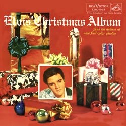 PRESLEY ELVIS :  ELVIS' CHRISTMAS ALBUM  (SPEAKERS CORNER)

(Rca LOC-1035) Elvis Presley (g, voc), The Jordanaires (voc) - Si potrebbe pensare che rock'n'roll selvaggio e spiritualit cristiana siano due elementi inconciliabili musicalmente, soprattutto nel periodo natalizio. Ma Elvis, che negli anni '50 stava scalando le vette pi alte del successo, mentre Babbo Natale percorreva il cielo con la sua slitta, ha sicuramente portato a termine questa difficile impresa nel suo disco Elvis' Christmas Album, un coraggioso mix di canzoni popolari ed evergreen natalizi. Il re del rock'n'roll offre originali versioni rock di Santa Claus Is Back In Town e di Peace In The Valley. Ovviamente non poteva mancare White Christmas, il successo natalizio pi registrato di sempre che nella sola versione di Bing Crosby ha raggiunto i 35 milioni di vendite. Poi c' la toccante interpretazione di Silent Night che potrebbe aver contribuito all'immortalit dell'ex camionista del Tennessee. Alla sua uscita, nell'ottobre del 1957, Elvis' Christmas Album riscosse un grande successo commerciale restando per quattro settimane consecutive al primo posto della classifica di Billboard. Le vendite del disco hanno superato i 3 milioni di copie solo negli Stati Uniti e l'edizione originale di Elvis' Christmas Album tra i collezionisti vale ormai pi di 500 dollari. Un disco davvero da non perdere!