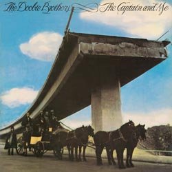 DOOBIE BROTHERS :  THE CAPTAIN AND ME  (SPEAKERS CORNER)

(Warner BS 2694) Tom Johnston (g, hca, synth, voc); Patrick Simmons (g, synth, voc); John Hartman (perc, dr, voc); Tiran Porter (b, voc); Michael Hossack (dr, cga, perc). I Doobie Brothers non erano fratelli e non si chiamavano Doobie. La band inizi nel 1969 con il nome di Pud nel Chateaux Libert, un club sui monti californiani ed un anno dopo si ribattezz Doobie, termine slang che indica lo spinello. L'idea iniziale, anche appoggiata dalla Warner, era di fare heavy metal hard rock, ma presto fu chiaro che la band aveva molto di pi da offrire. The Captain And Me  ritenuto il disco migliore e pi versatile del gruppo in cui brani aggressivi convivono con pezzi pi melodiosi che ne smorzano la durezza. Il pezzo d'apertura, Natural Thing, mostra come accattivanti parti vocali folk possano ben amalgamarsi con sonorit rock. Brani decisamente arrabbiati come Without You e Evil Woman sono diventati veri e propri pionieri del genere. Di tanto in tanto un ampio assolo di arpa o le melodie della chitarra acustica ricordano il pungente stile bluegrass del sud. Il fatto poi che in South City Midnight Lady trovi spazio anche il dolce lamento della steel guitar  abbastanza logico visto che The Captain And Me  un disco alla cui base c' un concetto musicale accuratamente ponderato.