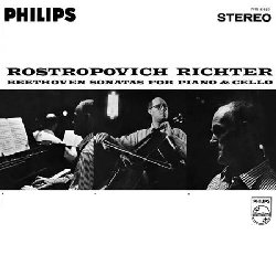 ROSTROPOVICH MSTSLAV / RICHTER SVIATOSLAV :  BEETHOVEN: SONATAS FOR PIANO & CELLO  (SPEAKERS CORNER)

(Philips PHS 2920) Beethoven: Sonatas for Piano and Violoncello Nos. 1-5 - Mstislav Rostropovich (vc) and Sviatoslav Richter (p) - Registrato nel giugno del 1962 al Rosenhuegel Studios, Vienna, e nel luglio del 1961 al Walthamstow Assembly Hall, London, da C.R. Fine. Prodotto da Harold Lawrence. Beethoven: Sonatas For Piano & Cello � un doppio vinile di grande pregio nel quale � possibile ammirare la straordinaria capacit� del maestro di rompere con la tradizionale sonata in cui lo strumento solista fornisce solo un accompagnamento, per trattare invece i due strumenti come partner alla pari nella creazione dei movimenti. Protagonisti dell'interpretazione di questo capolavoro sono il violoncellista Mstislav Rostropovich e il pianista Sviatoslav Richter che affrontano la partitura con brio e freschezza. Le prime due sonate, in fa maggiore e sol minore, sono caratterizzate dal suono ricco e pieno del violoncello e dall'eleganza del pianoforte, mentre nella terza sonata, in la maggiore, i due musicisti russi privilegiano uno stile contemplativo e introverso. Questo approccio rispettoso � ottimo anche per la quarta sonata, in do maggiore, dove viene messo in risalto il carattere libero e fantasioso dell'opera. La rottura di Beethoven con la tradizionale impostazione della forma sonata � portata all'estremo nella sonata in re maggiore, dove il violoncello ignora il potente tema del pianoforte nel primo movimento. Beethoven: Sonatas For Piano & Cello offre all'ascoltatore il privilegio di godere di un'interpretazione delle Sonate per pianoforte e violoncello eseguita da due musicisti che hanno affrontato le opere di Beethoven con un approccio risoluto e analitico e una grande abilit� tecnica.