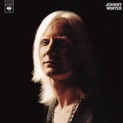 WINTER JOHNNY :  JOHNNY WINTER  (SPEAKERS CORNER)

(Columbia CS 9826) Johnny Winter (g, hca, voc); Edgar Winter (p, as); Albert Wynn Butler (ts); Karl Garin (tp); Norman Ray (bs); Walter 'Shakey' Horton (hca); Willie Dixon, Tommy Shannon (b); 'Uncle' John Turner (dr, perc) - Registrato nel 1969. Prodotto da Johnny Winter. Per il suo tour del 2011 il 'papa bianco dell'arte nera', Johnny Winter (1959-2014), ha ottenuto recensioni entusiastiche, esattamente come nei primi anni della sua carriera: la rivista Rolling Stone ha descritto lo scarno bardo del Mississippi come un albino strabico con lunghi capelli soffici che suona alla chitarra alcuni dei blues pi coraggiosi che abbiate mai sentito. Winter  riuscito a conquistarsi alcuni degli allori del rock che solitamente erano riservati ai giovani Eric Clapton e Jimi Hendrix. Ma Winter ha fatto sapere a tutti che era interessato solo al blues, quello coraggioso che evoca il groove ringhiante di Howlin' Wolf e Muddy Waters, ma con dita abbastanza agili sulle corde cos da poter evocare ghirlande di suoni sorprendentemente eleganti. Johnny Winter, album di debutto del musicista per la Columbia,  stato probabilmente anche il suo disco pi blues. Con originali del musicista americano come I'm Yours and I'm Hers, Leland Mississippi Blues e intense interpretazioni di classici come Be Careful with a Fool di B.B. King e Back Door Friend di Stanley Lewis e Lightnin' Hopkins, Johnny Winter  il disco perfetto per riscoprire l'importante eredit musicale che questo artista ha lasciato al mondo.