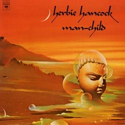 HANCOCK HERBIE :  MAN-CHILD  (SPEAKERS CORNER)

(Columbia PC 33812) Bud Brisbois (tp); Garnett Brown (tb); Dick Hyde (tuba, btb); Wayne Shorter (ss); Bennie Maupin (ss, ts, saxello, bcl, fl); Jim Horn (saxes, fl); Stevie Wonder (hca); Herbie Hancock (keyb); David T. Walker (g); Wah Wah Watson (g, voice bag, synth); Henry Davis (el-b); James Gadson (dr) Bill Summers (per) - Registrato nel luglio del 1975 ai Wally Heider Recording Studios di San Francisco ai Village Recorders di Los Angeles, al Funky Features di San Francisco ed ai Crystal Studios di Los Angeles. Prodotto da David Rubinson & Friends Inc. e da Herbie Hancock. Dopo gli anni dell'avanguardia con l'etichetta Blue Note, Herbie Hancock ottenne molto successo tra i fan della musica pop grazie ad un mix afro-americano che metteva insieme soul, jazz e funk. Avendo composto la colonna sonora per il programma di Bill Cosby Fat Albert and the Cosby Kids e avendo pubblicato un album per tutta la famiglia intitolato Fat Albert Rotunda, Hancock disse che invece di cercare musicisti jazz che sapevano suonare la musica funk, lui era pi orientato verso musicisti funky con un debole per il jazz. Questa scelta  evidente nell'album Man-Child in cui appaiono artisti brillanti come Wayne Shorter, Bennie Maupin ed Ernie Watts che tuttavia non si lasciano mai andare ad uno sterile narcisismo. La band si esibisce come fosse una cosa sola, mantenendo l'attenzione attorno ai groove creati da Hancock con la tastiera. Il risultato  un funk veloce creato da tutti i musicisti in modo corale, anche se ad ogni membro della formazione sono garantiti brevi intermezzi solistici in cui dimostrare il proprio personale talento.