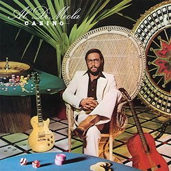 DI MEOLA AL :  CASINO  (SPEAKERS CORNER)

(Columbia JC 35277) Al Di Meola (g); Barry Miles (keyb); Anthony Jackson (b); Steve Gadd (dr); Mingo Lewis (cga); Eddie Colon (perc) - Registrato nel periodo maggio-settembre del 1977 agli Electric Lady Studios, New York, da Dave Palme. Prodotto da Al Di Meola. Archiviata l'incredibile abilit manuale dimostrata in Elegant Gypsy, il maestro delle corde Al Di Meola decise di dedicarsi a Casino, album in cui il musicista affronta un materiale musicale particolarmente impegnativo. La track list del disco comprende ad esempio Egyptian Danza, un complesso amalgama di melodie circolari che, con una leggera elettronica, evoca gli universi contrastanti di oriente, occidente e nuovo mondo. In Chasin' The Voodoo il suono diventa pi denso e sale fino a diventare un fuoco continuo che si nutre delle sonorit della chitarra del maestro. Di Meola combina l'idea di ritmi multipli: in Fantasia Suite for Two Guitars, quattro miniature con ritmo percussivo zapateado e sonorit flamenco, il chitarrista si accompagna da solo grazie al multitraccia. Ma il meglio viene alla fine: nella traccia di chiusura, Casino, tutte le forze si riuniscono per creare uno spettacolo mozzafiato fatto di tempi diversi, schemi che si sovrappongono, astuti cambi metrici e, certamente, caratterizzato dal suono inimitabile della chitarra di Al Di Meola.