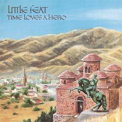 LITTLE FEAT :  TIME LOVES A HERO  (SPEAKERS CORNER)

(Warner BS-3015) Lowell George (g, voc); Bill Payne (keyb, voc, perc); Paul Barrre (g, voc); Ken Gradney (b); Ritchie Hayward (dr, perc, voc); Sam Clayton (cga, perc, voc); a.o. & Tower Of Power Horn Section - Registrato nel 1976-77 ai Sunset Sound Studios, Warner Bros. Studios, Western Recorders, ad Hollywood, e al Record Plant di Sausalito da Donn Landee. Prodotto da Ted Templeman. Il frontman Lowell George ed il suo superbo gruppo Little Feat che alcuni esperti musicali della rivista RoRoRo Rocklexikon hanno definito una simbiosi tra primitivo folklore anarchico e raffinatezza rock, incarnano perfettamente l'ideale americano di libert. L'altissimo livello che i musicisti mantengono per tutta la durata di Time Loves a Hero  svelato gi nel brano funky di apertura Hi Roller, seguito dalla title track caratterizzata da un tempo pi sommesso ma con sofisticate percussioni che sono un elemento fondamentale dell'intero disco. I Little Feat evocano forme tradizionali, portando l'ascoltatore sulla pista da ballo con Old Folks Boogie ed offrendo una gustosa miscela di honky tonk e blues che viene impreziosita attraverso potenti assoli di chitarra. In Red Streamliner e Keepin 'Up With The Joneses, come in un puzzle, multiformi figure ritmiche balenano sullo sfondo di un'artigianale filigrana musicale. Ci sono anche momenti pi tranquilli: Missin' You, ad esempio, non ha bisogno di altro che accordi di chitarra acustica, voci maschili e le tipiche sonorit del sud.