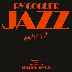 COODER RY :  JAZZ  (SPEAKERS CORNER)

(Warner BSK 3197) Ry Cooder (g, voc); Harvey Pittel (as); Randy Aldcroft, George Bohanon (tb); Red Callendar (tba); John Rodby, Earl Hines (p); Barbara Starkey (org); David Lindley (bjo); Tom Collier (mar); Chuck Domanico (b); Mark Stevens (dr) - Registrato nel 1977 agli Amigo Studios, North Hollywood, da Lee Herschberg e Douglas. Prodotto da Ry Cooder e Joseph Byrd. Quando un appassionato della tradizione come Ry Cooder intitola il suo disco Jazz, nessuno si aspetta che proponga della musica d'avanguardia. Al contrario, il chitarrista americano propone dei brani ormai dimenticati. Proprio come in un album di affascinanti fotografie in bianco e nero spicca lo stile classico, in Big Band Bill brilla lo swing sbarazzino alla Django Reinhard, pur non essendoci alcuna volont di imitazione. In Face to Face... la chitarra dal suono leggermente acido di Cooder si mescola in modo omogeneo con il suono piacevolmente rustico della tuba e del mandolino bluegrass. Le tipiche sonorit caraibiche della marimba dialogano con il suono deformato della chitarra slide. La gioiosit del ritmo in 3/4 di Happy Meeting in Glory va di pari passo con le sonorit allegre e spontanee del sax di In a Mist e con la chitarra poetica, sognante e meditativa di Flashes. Da non perdere poi il classico Davenport Blues, in cui le note del vibrafono creano un suono in cui vive lo spirito del suo compositore Bix Beiderbecke e che, passando liberamente per Mingus, strizza l'occhio ai fan del soul di Jerry Roll Morton. Jazz  un disco ricco di tradizione e di grande capacit interpretativa.