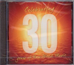 VARIOUS :  CELEBRATING 30 YEARS OF NEW WORLD MUSIC  (NEW WORLD)

mid-price - Nel 1981 Colin e Carmen Willcox hanno pubblicato il primo album di casa New World e oggi, a distanza di 30 anni, l'etichetta inglese festeggia il suo terzo decennio d'attivit. Per commemorare questa occasione, casa New World ha realizzato Celebrating 30 Years of New World Music, un album che guarda indietro agli ultimi dieci anni di lavoro, proponendo alcuni tra le sue pi belle creazioni. Oltre a mettere in luce alcuni tra i musicisti storici della scuderia New World come Llewellyn, Medwyn Goodall e Phil Thornton, l'album presenta anche artisti pi giovani come Patrick Kelly, Philip Guyler o Francis Perry che, con la loro creativit hanno saputo dare all'etichetta una prospettiva pi fresca. Celebrating 30 Years of New World Music  un'ottima occasione per conoscere il meglio che questa storica etichetta di musiche per benessere e rilassamento offre al suo pubblico.