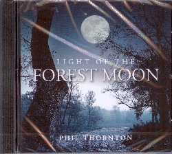 THORNTON PHIL :  LIGHT OF THE FOREST MOON  (NEW WORLD)

Phil Thornton  senza dubbio uno dei compositori pi creativi ed apprezzati di casa New World: il suo variegato catalogo propone opere dedicate ai ritmi mediorientali, realizzate in collaborazione con il sultano del ritmo Hossam Ramzy, oltre a lavori pi meditativi pensati per pratiche terapeutiche come per il rilassamento. Light of the Forest Moon, il suo nuovo album,  un invito ad intraprendere un viaggio nel cuore della foresta per osservare il cielo notturno, immersi nella tranquillit di madre natura. Con una ricca strumentazione che comprende sintetizzatori, dijeridu, flauto basso, flauto, chitarra elettrica, pianoforte, violino, oltre a delicati suoni naturali e la voce profonda, in due tracce, del  cantante d'opera rumeno Albert Buga, Light of the Forest Moon  un album affascinante che ammalia con i suoi ritmi gentili e le sue sonorit avvolgenti.