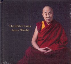 DALAI LAMA :  INNER WORLD (2xcd+book)  (KHANDRO)

Inner World  un regalo del Dalai Lama al mondo. Sua Santit recita per noi alcuni toccanti e potenti mantra ed offre brevi lezioni che, per la prima volta, sono accompagnate da un piacevole sottofondo musicale. Pubblicato in onore dell'ottantacinquesimo compleanno del Dalai Lama il 6 luglio 2020, Inner World rappresenta una straordinaria celebrazione della sua visione e del suo instancabile lavoro a favore della pace nel mondo e dell'educazione del cuore. Quando gli  stato chiesto il motivo che lo ha spinto a fare questo disco, il Maestro tibetano ha risposto: L'unico scopo della mia vita  servire quanto pi mi  possibile. La musica pu aiutare le persone in modo unico. Il progetto  composto da due cd in cui il Dalai Lama si esibisce accompagnato dal sottofondo musicale creato dagli eccellenti interpreti neozelandesi Junelle ed Abraham Kunin. Inner World comprende due tracce gi pubblicate precedentemente che sono One Of My Favorite Prayers e la suggestiva Compassion in cui Sua Santit recita il noto mantra Om Mani Padme Hum. Il doppio disco  accompagnato da un prezioso libretto con le splendide illustrazioni di Ella Brewer e Tiffany Singh che uniscono arte moderna e suggestioni tradizionali tibetane, in cui il Maestro spirituale spiega i benefici del mantra sul cuore dell'uomo. I guadagni generati dalle vendite di Inner World saranno devoluti, come da richiesta del Dalai Lama, alla Gaden Phodrang Foundation. L'album  presentato in una splendida confezione a libro, con dimensioni del cd, con libretto di 28 pagine: il primo cd contiene mantra e musica, il secondo cd  solo strumentale.