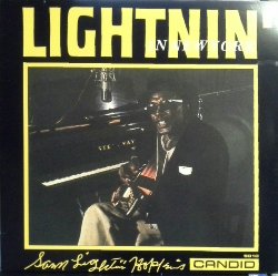 LIGHTNIN' HOPKINS :  IN NEW YORK  (PURE PLEASURE)

Il cantante e chitarrista americano Lightnin' Hopkins (1912-1982)  stato uno degli artisti pi registrati del genere blues. Le registrazioni contenute nel disco In New York sono state effettuate in un momento cruciale della carriera dell'artista. Nel 1960, a 48 anni, Lightnin' Hopkins non era pi solo una star della comunit nera, ma stava diventando una vera leggenda popolare. La sua musica profondamente intima non solo rifletteva le esperienze della sua comunit, ma aveva un respiro universale. Chris Strachwitz, che ha spesso registrato Lightnin' Hopkins, ha definito i suoi dischi brevi istantanee audio di uno dei grandi poeti popolari emersi dall'esperienza afroamericana in Texas. Quando il musicista mor, nel 1982, aveva registrato pi di 600 di queste meravigliose 'istantanee audio'. Registrato originariamente ai Nola Penthouse Studios di New York il 15 novembre del 1960 da Bob d'Orleans e rimasterizzato a partire dai master originali del disco, In New York  senza dubbio uno dei lavori pi belli e intimi di questo genio del blues che per l'occasione interpreta tutti suoi originali cantando e accompagnandosi con chitarra e pianoforte.