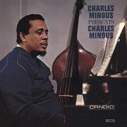 MINGUS CHARLES :  PRESENTS CHARLES MINGUS  (PURE PLEASURE)

Charles Mingus ha la straordinaria capacit di proporre musica che si basa sulla tradizione, ma che suona sempre sorprendentemente originale: la freschezza di un disco come Presents Charles Mingus ha l'effetto di far sembrare noiosa gran parte di ci che viene comunemente definito musica jazz. La band  stranamente ristretta per Mingus e comprende Eric Dolphy al sassofono contralto e clarinetto basso, Ted Curson alla tromba e Dannie Richmond alla batteria. Si tratta di una delle ultime date di registrazione di Dolphy e Curson con Mingus e, forse proprio per questo, i due colleghi sembrano determinati a dare al loro leader tutto quello che possono. La linea di basso di Mingus d il via a Folk Forms No. 1, segue Dolphy che delinea la melodia a cui si unisce Curson. Un semplice riff si sviluppa in una vivace marcia funebre, della durata di 12 minuti, in stile New Orleans. Original Faubus Fables rappresenta un serio intento di attacco politico al governatore Faubus, favorevole alla segregazione razziale, ma il canto di Mingus e Richmond  cos pieno di ironia che difficilmente si riesce a trattenere le risa ascoltandolo. Gli ultimi due pezzi, What Love? e l'ironico All the Things You Could Be by Now if Sigmund Freud's Wife Was Your Mother, sono molto pi liberi degli altri tanto da sfiorare il free jazz. Originariamente registrato il 20 ottobre del 1960 ai Nola Penthouse Studios di Ney York City, Presents Charles Mingus ha il grande pregio di aver immortalato la pi straordinaria di tutte le capacit del contrabbassista, pianista e compositore americano: il saper creare una coesione perfetta tra composizione ed improvvisazione.