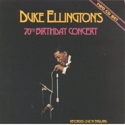 ELLINGTON DUKE :  70th BIRTHDAY CONCERT  (PURE PLEASURE)

Il doppio 70th Birthday Concert  da molti ritenuto una delle migliori registrazioni dell'ultimo decennio di Duke Ellington. Registrato dal vivo il 25 e 26 novembre del 1969 al Free Trade Hall di Manchester, in occasione di un tour europeo della formazione, il disco permette agli ascoltatori di godere del suono ricco e potente della grande orchestra di Duke Ellington. Tra i momenti pi intensi del disco ci sono le interpretazioni di Rockin' in Rhythm e Take the 'A' Train, quest'ultima impreziosita dalla meravigliosa tromba di Cootie Williams, le sonorit indimenticabili dei sassofoni di Johnny Hodges, le note dell'organo suonato da Wild Bill Davis ed un medley mozzafiato di nove brani per la durata di 16 minuti e mezzo. Un'altra gemma  senza dubbio l'incredibile esibizione alla tromba di Cat Anderson in Satin Doll, probabilmente il suo assolo pi miracoloso di sempre. Un disco davvero da non perdere!