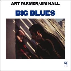 FARMER ART / HALL JIM :  BIG BLUES  (PURE PLEASURE)

Verso la met degli anni '60, il flicornista Art Farmer ed il chitarrista Jim Hall hanno avuto un gruppo stabile ma, tranne che in un'occasione, da allora fino all'uscita di Big Blues nel 1978, non avevano pi suonato insieme. Si trattava di una formazone piuttosto particolare in quanto era un quintetto senza corni, archi e tastiere. Al fianco di Farmer e Hall ci sono il vibrafonista Mike Mainieri, il bassista Michael Moore ed il batterista Steve Gadd. Il programma prevede Whisper Not di Benny Golson, A Child is Born di Thad Jones, Big Blues di Jim Hall e Pavane for a Dead Princess di Maurice Ravel. Visto che Farmer e Hall hanno sempre avuto stili molto complementari, entrambi sono lirici, armonicamente avanzati e riflessivi nelle improvvisazioni, non sorprende che Big Blues sia un disco eccellente che si avvale della grande tecnica e sensibilit di due grandi maestri.