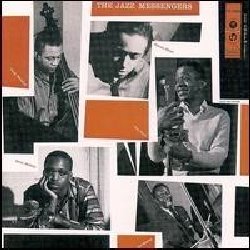 BLAKEY ART :  THE JAZZ MESSENGERS  (PURE PLEASURE)

Nel corso del tempo, la formazione dei Jazz Messengers di Art Blakey ha subito vari cambiamenti di personale, molti musicisti sono diventati delle vere star del jazz come quelli che si possono ascoltare nel disco The Jazz Messengers ovvero Donald Byrd (tromba), Hank Mobley (sax tenore), Horace Silver (pianoforte), Doug Watkins (basso) e lo stesso Art Blakey (batteria). E' evidente che nonostante ci sia molta coesione nel gruppo, Byrd era l'astro nascente del momento che se ne sarebbe andato in breve tempo, sostituito prima da Clifford Brown e poi da Kenny Dorham. La cosa pi notevole in questa prima registrazione della band  che molti dei brani proposti siano diventati dei classici del hard bop, riveriti e riprodotti da migliaia di musicisti in tutto il mondo. Nica's Dream  il pi noto di tutti, con i tipici ritmi calypso che Blakey prediligeva all'epoca, con una melodia cantilenante guidata da Byrd. La versione di The End of a Love Affair presentata dai Jazz Messengers  caratterizzata da abili cambiamenti ritmici e dal suono distintivo del tandem Mobley-Byrd. Ecaroh, Horace scritto al contrario, mantiene il ritmo latino che viene inserito in un contesto pi disinvolto, con una melodia di rara bellezza che solo Horace Silver e Blakey avrebbero potuto concepire. Infra Rae  hard bop allo stato puro, mentre Hank's Symphony  un pezzo innovativo con un'introduzione di ispirazione asiatica, una base afro-cubana e la forza di un uragano selvaggio della batteria. Questa versione in doppio vinile di The Jazz Messengers  un'edizione ampliata con cinque extra: una seconda versione di Carol's Interlude oltre a Weird-O, Ill Wind, The Late Show e Deciphering the Message. In breve: dopo aver ascoltato questa prima registrazione della formazione la prima cosa che viene da pensare  che i Jazz Messengers dovrebbero davvero essere considerati l'ottava meraviglia del mondo!