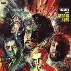 CANNED HEAT :  BOOGIE WITH CANNED HEAT  (PURE PLEASURE)

Il secondo album dei Canned Heat, Boogie With Canned Heat del 1968, riassume abbastanza bene la miscela autentica di rhythm'n' blues elettrico e disinvolto boogie-woogie della fine degli anni '60. Il quintetto, composto da Alan 'Blind Owl' Wilson (chitarra, armonica, voce), Larry 'The Mole' Taylor (basso), Henry 'Sunflower' Vestine (chitarra), Aldolfo 'Fido' Dela Parra (batteria) e Bob 'The Bear' Hite (voce), propone una serie di interpretazioni eccellenti, rese ancora pi straordinarie da una strumentazione eccezionale. On the Road Again, il primo e probabilmente il pi significativo successo della formazione, e l'inno contro la velocit ispirato ad Albert King, Amphetamine Annie, passavano non solo nelle fiorenti stazioni FM, ma anche nelle pi avventurose Top 40 delle stazioni AM. L'amore dei Canned Heat per l'autentico r&b si pu ascoltare in World in a Jug, nell'oscuro Turpentine Blues e anche nell'arrangiamento fatto da Hite del pezzo Whiskey Headed Woman di Tommy McClennan. Il meglio arriva con Fried Hockey Boogie in cui i Canned Heat danno il loro meglio. Ogni membro viene presentato da Hite e gli viene data la possibilit di suonare da solo prima di dare il via a delle strepitose jam che culminano in un crescendo di Hite. Disco imperdibile per gli amanti dei Canned Heat!