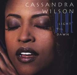 WILSON CASSANDRA :  BLUE LIGHT 'TIL DAWN  (PURE PLEASURE)

Cassandra Wilson ha iniziato come cantante jazz, ma presto ha cercato l'ispirazione anche fuori da questo mondo, iniziando ad integrare nelle sue esibizioni gospel, blues e pop. Blue Light 'Til Dawn, il primo album a registrare questo cambiamento artistico della vocalista americana, propone la dolcezza di Come On in My Kitchen e Hellhound on My Trail di Robert Johnson, il soul di Children of the Night di Thom Bell e Linda Creed il pop di Tupelo Honey di Van Morrison e l'intramontabile You Don't Know What Love Is firmata da Don Raye e Gene Depaul. Lavorando con un piccolo gruppo di inventivi jazzisti newyorkesi, il suono di Blue Light 'Til Dawn  invitante ed intrigante, riuscendo a mettere insieme pezzi dalle estremit pi disparate della musica popolare. Blue Light 'Til Dawn  stato un grande successo perch era, ed  ancora oggi, un disco unico in quanto racchiude l'energia incontenibile di chi, dopo aver fatto un balzo in avanti, sta scoprendo nuove forme espressive.