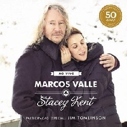 VALLE MARCOS & KENT STACEY :  AO VIVO  (PURE PLEASURE)

Marcos Valle festeggia il suo 50 anniversario di carriera come cantautore, arrangiatore, strumentista e cantante con la dolce voce di Stacey Kent. Registrate a Miranda, a Rio de Janeiro, i brani di Ao Vivo, tutti originali di Valle, sono impreziositi dalla straordinaria partecipazione di Jim Tomlinson al sassofono. Affiancando musica pop, jazz, bossa nova e world music, ogni traccia di questo disco rivela all'ascoltatore una delle svariate sfaccettature musicali del loro creatore. Brani come Summer Samba (Samba de Verao), If You Went Away (Preciso Aprender a Ser S), The Face I Love (Seu Encanto), Look Who's Mine (Dia de Vitria) e molti altri ancora, sono resi unici dalla splendida interpretazione di Stacey Kent, attualmente considerata una delle cantanti jazz pi importanti al mondo.