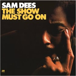 DEES SAM :  THE SHOW MUST GO ON  (PURE PLEASURE)

Il miglior cantautore soul r&b di cui la maggior parte delle persone non ha mai sentito parlare, Sam Dees, ha scritto canzoni per innumerevoli artisti, tra cui Gladys Knight, Aretha Franklin, Whitney Houston, George Benson, i Temptations, Teddy Pendergrass, Millie Jackson, Jackie Wilson, il Manhattans, Regina Belle, KC & the Sunshine Band, Willie Clayton e molti altri. Dees  anche un eccellente cantante che ha registrato per etichette come Chess, Atlantic e Polydor e che, negli anni '70, ha pubblicato una bella serie di notevoli successi. Il suo album per la Atlantic del 1975, The Show Must Go On  stato a lungo considerato dagli appassionati di soul uno dei migliori del genere. Suonando un po' nello stile di Curtis Mayfield, ma con una voce pi profonda, Dees interpreta con sicurezza, saggezza e molta passione brani come Child of the Streets, Troubled Child e What's It Gonna Be mostrando di avere anche la stessa sensibilit di Mayfield per i temi sociali a cui aggiunge il suo personale interesse per il tema amoroso. Insieme a Glen Woods (chitarre), David Camon (basso) e Sherman 'Fats' Carson (batteria), con The Show Must Go On, Sam Dees (tastiere, voce) ha regalato al pubblico uno dei migliori album di southern soul di tutti i tempi.