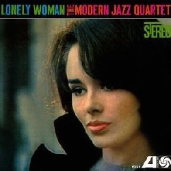 MODERN JAZZ QUARTET :  LONELY WOMAN  (PURE PLEASURE)

Avendo sostenuto la presenza di Ornette Coleman alla School of Jazz di Lennox, in Massachusetts, il pianista e compositore John Lewis ha contribuito a lanciare la controversa carriera di uno degli ultimi grandi innovatori del jazz. Il sostegno di Lewis al geniale musicista texano era in qualche modo unico nei circoli jazz dell'epoca e anche molto sorprendente, soprattutto considerando il divario tra la formalit jazz classica della formazione di Lewis, il Modern Jazz Quartet, ed i radicali principi dell'improvvisazione libera sostenuti da Coleman. Lewis, che in Coleman riconobbe il primo genio del jazz bebop dopo Parker, Gillespie e Monk, omaggi il sassofonista con l'interpretazione che il Modern Jazz Quartet fece nel 1962 di uno dei brani pi famosi di Ornette Coleman, Lonely Woman. Nello stesso anno la Atlantic fece uscire il disco omonimo che  da molti ritenuto uno dei progetti pi riusciti di questa straordinaria formazione. John Lewis (pianoforte), Milt Jackson (vibrafono), Percy Heath (basso) e Connie Kay (batteria) sfruttano il tema drammatico di Lonely Woman aggiungendovi un po' di complessit data dalla musica da camera. Il quartetto non si avvicina ai principi armonici del free jazz di Coleman ma preferisce mettere in luce la forza spesso trascurata delle sue idee compositive. E mentre il MJQ dimostra ulteriormente la sua abilit nell'interpretazione di alcuni originali di Lewis come Fugato e Trieste, la band bilancia il set con del materiale pi in sintonia con la sensibilit blues e swing di Milt Jackson. Lonely Woman  il disco perfetto per gli appassionati di jazz pi curiosi.