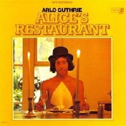 GUTHRIE ARLO :  ALICE'S RESTAURANT  (PURE PLEASURE)

Classe 1947, Arlo Guthrie ha pubblicato il suo album di debutto, Alice's Restaurant, solo alla fine del 1967. Il progetto  caratterizzato dall'epica title track di oltre 18 minuti che si estende sull'intero lato A e che, nel 1969, fu utilizzata nell'omonimo film diretto da Arthur Penn con Arlo nella parte di se stesso. Alice's Restaurant Massacree, il vero titolo del brano,  composto da un monologo recitato da Guthrie che si accompagna alla chitarra suonata con la tecnica del finger picking. Il testo  basato su un evento realmente accaduto il giorno del Ringraziamento nel ristorante di Alice Brock, quando Guthrie fu processato per aver illegalmente scaricato della spazzatura di Alice dopo aver scoperto che la discarica comunale era chiusa in quel giorno di festa. A causa di questo crimine che risultava sulla fedina penale, il musicista fu successivamente ritenuto non adatto a svolgere il servizio militare. Sul lato B del disco ci sono invece brani dal carattere pi marcatamente folk-rock tra i quali spiccano l'inquietante Chilling of the Evening e Ring-Around-a-Rosy Rag col suo fascino d'altri tempi e I'm Going Home che rivela la natura pi sensibile della penna di Guthrie.