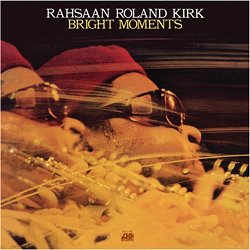 KIRK RAHSAAN ROLAND :  BRIGHT MOMENTS  (PURE PLEASURE)

I concerti live nei club di Rahsaan Roland Kirk (1935-1977) erano sempre coinvolgenti, pieni di buon umore e caratterizzati da una gamma musicale incredibilmente ampia. Il doppio Bright Moments  un documento quasi definitivo dell'esperienza live di Roland Kirk ed  sicuramente il suo disco pi importante degli anni '70. L'estroverso polistrumentista americano era nel suo elemento di fronte a un pubblico: amava chiacchierare e spiegare il suo punto di vista, raccontando in questo modo pezzi di storia del jazz ai suoi fan. Anche se alcune delle sue lunghe introduzioni possono sembrare un po' datate oggi, quando si ascolta la musica di questo artista  chiaro che egli si nutriva voracemente dell'energia che gli si creava intorno. Pedal Up  una dimostrazione sbalorditiva della capacit di Kirk di suonare tre trombe. In Fly Town Nose Blues emerge l'eccentricit del musicista che presenta al pubblico uno strano strumento chiamato flauto da naso, mentre nella title track  possibile ascoltare Kirk cantare attraverso il suo flauto. Il repertorio presentato in Bright Moments  molto variegato: Prelude to a Kiss di Duke Ellington, You Never Get to Heaven di Burt Bacharach, una bella versione di Jitterbug Waltz di Fats Waller e un originale di Kirk in stile New Orleans, Dem Red Beans and Rice. Forse il pezzo migliore  un'appassionata interpretazione della ballata If I Loved You (Oscar Hammerstein II, Richard Rodgers), in cui il tono roco del sax di Kirk che a tratti ricorda un clacson, allude in modo indiretto all'avanguardia senza mai perdere il suo fondamento melodico. Bright Moments  un concentrato di sorprese che mette in risalto i diversi talenti di un artista che  allo stesso tempo un ottimo musicista, un sublime compositore e anche un consumato showman.