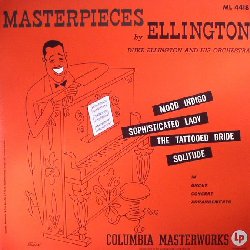 ELLINGTON DUKE :  MASTERPIECES  (PURE PLEASURE)

Quando Ellington entr in studio nel 1950 per registrare i brani pi lunghi di Masterpieces, la sua orchestra era un ponte tra la formazione di fine anni '40, con una sezione di 5 trombe, e quella della met degli anni '50. La sezione dei sassofoni si era stabilizzata nella forma che avrebbe avuto per la maggior parte dei due decenni successivi con il veterani Johnny Hodges ed i nuovi arrivati Russel Procope, Jimmy Hamilton e Paul Gonsalves. La sezione dei tromboni comprendeva Lawrence Brown, Tyree Glenn ed il nuovo arrivato Quentin Jackson. Il batterista era ancora Sonny Greer, alla cornetta Mercer Ellington, al contrabbasso Wendell Marshall, alla tromba Nelson Williams, Andrew Ford, Harold Baker, Ray Nance e William Anderson. Al pianoforte naturalmente c' Ellington e con lui Billy Strayhorn: insieme questi due geni hanno curato gli arrangiamenti e le orchestrazioni che sono un capolavoro: lussureggianti, sinfonici, impressionisti ed avventurosamente armonici. La successiva orchestra di Ellington, quella dal 1953 in poi, sarebbe stata grandiosa, ma non avrebbe mai prodotto lo stesso suono rigoglioso di quella con cui  stato registrato Masterpieces. Le 4 tracce del disco, Mood Indigo, Sophisticated Lady, The Tattooed Bride e Solitude sono il frutto dell'armoniosa collaborazione tra due grandi compositori ed orchestratori, ma non sarebbero cos belle se non fossero state interpretate da una delle pi grandi orchestre della musica afroamericana di sempre.