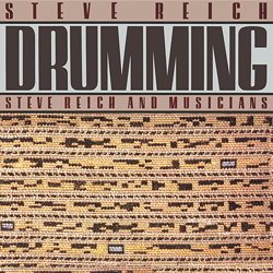 REICH STEVE :  DRUMMING  (PURE PLEASURE)

In poche parole Drumming , insieme ad Einstein on the Beach di Philip Glass, una delle opere pi affascinanti del primo minimalismo. La versione che propone casa Pure Pleasure  quella registrata per Elektra/Nonesuch nel 1987 e pu essere considerata uno dei pi riusciti capolavori di Steve Reich. Drumming  un'opera di 60 minuti con uno schema ritmico di base ed  formata da 4 movimenti. Nella prima parte ci sono quattro paia di bonghi accordati, nella seconda tre marimbe (suonate da nove musicisti) e due cantanti che imitano il suono delle marimbe. Nella terza parte tre glockenspiel, un ottavino ed un fischietto (suonato dallo stesso Reich), mentre nella quarta ed ultima parte ci sono tutti gli strumenti precedentemente elencati, comprese le voci. Le transizioni tra i movimenti sono graduali, l'intero pezzo  costruito sull'accumulo e la riduzione. Quando  il momento di passare al movimento successivo, i musicisti spariscono lentamente e le semiminime vengono sostituite da pause in modo da fare spazio ai nuovi strumenti. Drumming  un esempio perfetto di musica minimalista, un disco alla base del quale c' il paradosso, un lavoro sia cerebrale che vitalmente tribale e rituale capace di emanare un forte senso di felicit e leggerezza, indubbiamente un must have!