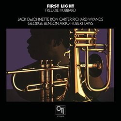 HUBBARD FREDDIE :  FIRST LIGHT  (PURE PLEASURE)

Freddie Hubbard (1938-2008) è stato uno dei più prolifici e creativi trombettisti jazz al mondo, capace di suonare il suo strumento con passione e geniale impertinenza. Registrato nel 1971, First Light è un capolavoro sonoro che un anno dopo la sua pubblicazione vinse un Grammy come Best Jazz Performance by a Group. Per la sua terza pubblicazione per l'etichetta CTI di Creed Taylor, Hubbard (tromba, flicorno) ha voluto al suo fianco un gruppo di artisti straordinari tra cui George Benson (chitarra), Ron Carter (contrabbasso) e Jack DeJohnette (batteria), solo per citarne alcuni. Dopo l'etereo brano di apertura da cui prende il titolo l'intero disco, la tracklist prosegue con un arrangiamento molto particolare di Uncle Albert/Admiral Halsey di Paul McCartney, per passare alle dolci sonorità di Moment To Moment di Henry Mancini e Johnny Mercer prima di lasciare il posto a Yesterday's Dreams di Don Sebesky e Norman Martin e chiudersi con la complessa Lonely Town di Betty Comden, Adolph Green e Leonard Bernstein. First Light è un disco che offre all'ascoltatore molte diverse sfumature e ritmi jazz irresistibili: è semplicemente l'album di Freddie Hubbard che tutti dovrebbero avere!