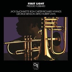 HUBBARD FREDDIE :  FIRST LIGHT  (PURE PLEASURE)

Freddie Hubbard (1938-2008)  stato uno dei pi prolifici e creativi trombettisti jazz al mondo, capace di suonare il suo strumento con passione e geniale impertinenza. Registrato nel 1971, First Light  un capolavoro sonoro che un anno dopo la sua pubblicazione vinse un Grammy come Best Jazz Performance by a Group. Per la sua terza pubblicazione per l'etichetta CTI di Creed Taylor, Hubbard (tromba, flicorno) ha voluto al suo fianco un gruppo di artisti straordinari tra cui George Benson (chitarra), Ron Carter (contrabbasso) e Jack DeJohnette (batteria), solo per citarne alcuni. Dopo l'etereo brano di apertura da cui prende il titolo l'intero disco, la tracklist prosegue con un arrangiamento molto particolare di Uncle Albert/Admiral Halsey di Paul McCartney, per passare alle dolci sonorit di Moment To Moment di Henry Mancini e Johnny Mercer prima di lasciare il posto a Yesterday's Dreams di Don Sebesky e Norman Martin e chiudersi con la complessa Lonely Town di Betty Comden, Adolph Green e Leonard Bernstein. First Light  un disco che offre all'ascoltatore molte diverse sfumature e ritmi jazz irresistibili:  semplicemente l'album di Freddie Hubbard che tutti dovrebbero avere!