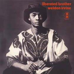 IRVINE WELDON :  LIBERATED BROTHER  (PURE PLEASURE)

Liberated Brother del compositore, pianista e poeta americano Weldon Irvine (1943-2002), uscito nel 1972 sulla sua etichetta Nodlew (Weldon scritto al contrario),  un disco incredibilmente raro e ricercato che mescola soul, fusion e funk all'interno di un jazz elettronico ferocemente idiosincratico. Mentre il lato A del disco propone brani pi lunghi e meditativi, come la traccia di ispirazione latina da cui prende il titolo l'intero album e Blues Wel-Don, il lato B, forse il pi interessante, presenta brani funky con elementi jazz, soul e psichedelici come Mr. Clean e Sister Sanctified, oltre a Juggah Buggah in cui Irvine suona il sintetizzatore Moog amplificando ulteriormente la portata cosmica del progetto. Liberated Brother  il disco di debutto di Weldon Irvine come leader e come tale trasuda tutta l'energia e l'audacia del primo vero progetto artistico di questo straordinario musicista che al suo fianco ha voluto Roland Wilson (basso elettrico), Tommy Smith (chitarra elettrica), Preston Williams (flicorno), James Stroud (sax tenore), Chipper Lyles e Napoleon Revels (percussioni e batteria traccia 1 lato B). 