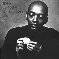 IRVINE WELDON :  TIME CAPSULE  (PURE PLEASURE)

Il sublime Time Capsule rimane il disco pi completo e influente di Weldon Irvine. Polistrumentista e compositore estremamente talentuoso, Irvine aveva una visione musicale piena di sentimento, spirituale e funky. Assemblato come una sorta di album di ritagli musicali che documenta i modelli di pensiero dei primi anni '70, Time Capsule  caratterizzato da una sorprendente vitalit e atemporalit offerte dai luminosi groove funk che anticipano l'emergere degli ultimi giorni dell'acid jazz. Irvine inoltre, utilizzando la rima in diversi brani, consolida ulteriormente la sua influenza sulle successive generazioni di hip-hop. In tutte le otto tracce del disco c' una spiritualit molto profonda che racconta sia l'amore (Soul Sisters) che la rabbia (Watergate) dell'era post-Woodstock. Questa dicotomia emotiva viene equilibrata dalla bruciante tastiera e dal pianoforte di Irvine che creano un bilanciamento perfetto tra beatitudine e amarezza. Per gli appassionati di funk, soul e jazz, questo classico del 1973  davvero da non perdere!