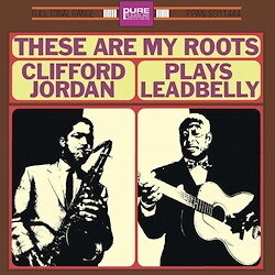 JORDAN CLIFFORD :  THESE ARE MY ROOTS  (PURE PLEASURE)

Clifford Jordan (1931-1993) era di Chicago, citt natale di molti musicisti di sax tenore come Gene Ammons ed Eddie 'Lockjaw' Davis, noti per il loro modo di suonare intenso ed appassionato. Se da una parte Jordan condivideva la loro snervante spavalderia, dall'altra il suo tono era diverso, seducente ed allo stesso tempo ruvido. Sideman ricercato, Jordan ha registrato con artisti come Lee Morgan e Max Roach tra la fine degli anni '50 e l'inizio degli anni '60 ed ha realizzato una serie di album da solista di altissimo livello. L'anno prima di pubblicare These Are My Roots, Jordan entr a far parte della formazione di Charles Mingus con cui registr Right Now: Live At The Jazz Workshop e dalla quale impar a ricercare nuove soluzioni musicali senza mai dimenticare l'importanza della tradizione. Grey Goose  il risultato dell'esperienza con Mingus: un'ottima armonia sul tema, il basso pizzicato e la batteria infuocata ispirano i solisti, creando un'atmosfera di abbandono. La cupa musica folk blues di Huddie 'Leadbelly' Ledbetter, la cui storia di vita si trova a met strada tra Shakespeare e James Baldwin,  perfettamente inserita in una cornice jazz in cui il fraseggio imprevedibile di Jordan supera le restrizioni della rigida forma folk blues. These Are My Roots  un album vivace di swing serio, crudo ed esuberante che vede Jordan (sax tenore) al fianco di Chuck Wayne (banjo), Richard Davis (contrabbasso), Cedar Walton (pianoforte), Julian Priester (trombone), Roy Burrowes (tromba), Sandra Douglass (voce) ed Al Heath (batteria).