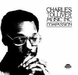 TOLLIVER CHARLES :  COMPASSION  (PURE PLEASURE)

Charles Tolliver suona con una combinazione di forza e dolcezza che va oltre il semplice linguaggio musicale. Se si considera che il trombettista americano  autodidatta, la sua raffinatezza tecnica e la sua fine sensibilit lasciano davvero senza parole. Registrato a Parigi nel novembre del 1977, Compassion, venne inizialmente pubblicato con il titolo New Tolliver dall'etichetta giapponese Baystate nel 1978, per passare, due anni dopo, nelle mani della nota etichetta Strata-East di Charles Tolliver con sede a New York. In Compassion Tolliver (tromba), che  il compositore dei quattro brani proposti,  affiancato da eccellenti musicisti che sono Nathan Page (chitarra), Steve Novosel (basso) e Alvin Queen (batteria).