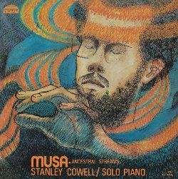 COWELL STANLEY :  MUSA - ANCESTRAL STREAMS  (PURE PLEASURE)

Musa - Ancestral Streams  un disco unico nel pantheon del movimento per la coscienza nera del jazz:  una registrazione per solo pianoforte incredibilmente travolgente. L'intimit di cui Stanley Cowell (1941-2020)  capace  in netto contrasto con le sensazioni audaci e multidimensionali che caratterizzano la stragrande maggioranza delle incursioni post Coltrane nella spiritualit. Ma l'anima pura e la profonda devozione delle interpretazioni di Stanley Cowell portano il disco agli stessi livelli fisici e metafisici. L'energia ed il tocco di Cowell sono notevoli, sembrano guidati da una forza divina e nonostante la spaziosit strutturale e la libert ritmica della musica, nessuna nota  fuori luogo o esagerata. Il brano pi affascinante  Travelin' Man, un duetto in sovraincisione con Cowell al piano acustico ed elettrico che sottolinea la sua insolita affinit per lo spazio e la presenza. Per molti versi Musa - Ancestral Streams  la chiave di volta nella discografia dell'artista in quanto sottolinea le sue sontuose doti di compositore e le sue ferme convinzioni culturali. Cowell attraversa il tempo e lo spazio, si sposta in tempi diversi dall'Africa fino all'America. I tre pianoforti che ha utilizzato nella registrazione, kalima thumb piano, pianoforte acustico ed elettrico, collegano tradizione e modernit e conferiscono un carattere sublime alle sue melodie, dotate di un lirismo molto aggraziato. Musa - Ancestral Streams  la prova della grandezza di un artista il cui lavoro dovrebbe essere rivalutato e, soprattutto, continuare a vivere ben oltre la sua prematura scomparsa.