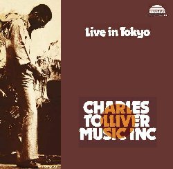 TOLLIVER CHARLES :  LIVE IN TOKYO  (PURE PLEASURE)

Registrato il 7 dicembre del 1973, il quinto album del trombettista Charles Tolliver e del suo quartetto Music Inc, Live in Tokyo, propone un set di 50 minuti tenutosi nel prestigioso Yubinchokin Hall di Tokyo. La performance  stata inizialmente pubblicata da Strata-East nel 1974 e fu poi ripresa dalla Mosaic Records nel 2005 e utilizzata come parte di un cofanetto. Nonostante la sfilza di pubblicazioni con i Music Inc, Tolliver vanta un curriculum incredibile che lo ha visto esibirsi al fianco di luminari come Horace Silver, Andrew Hill, Roy Ayers, Gary Bartz e tanti altri ancora. Nato a Jacksonville, in Florida, e cresciuto a New York dall'et di 10 anni, i contributi di Tolliver al jazz sono tantissimi e vanno dai suoi successi come musicista alla geniale intuizione di fondare, insieme a Stanley Cowell, l'originale etichetta Strata, una realt musicale indipendente di grande successo gestita da due artisti neri. Il quartetto Music Inc composto Clint Houston (basso), Clifford Barbaro (batteria), Stanley Cowell (pianoforte) e Tolliver (tromba e flicorno) propone al pubblico l'interpretazione di cinque composizioni: Drought, Stretch e Truth scritte dal trombettista, Effi di Stanley Cowell e 'Round Midnight di Thelonious Monk.