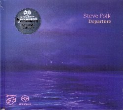 FOLK STEVE :  DEPARTURE (SACD)  (STOCKFISCH)

Steve Folk  uno di quei rari cantautori che non nasconde nulla all'ascoltatore. Le sue canzoni, inni meravigliosamente costruiti che raccontano le prove e le difficolt della vita, sono sempre caratterizzate da una grande onest intellettuale. Folk ha la naturale capacit di amplificare i sentimenti personali per farli assurgere a valori universali e tutto questo senza mai giudicare. Le persone hanno un cuore che, sebbene a volte addolorato e terribilmente fragile, batte per amore e compassione. In Departure, il suo quinto album, il cantautore ha riunito alcune canzoni del suo passato e alcune composizioni nuove di zecca. Il disco inizia con Amnesia che raccontando i ricordi di una vita passata e la visione di un futuro incerto,  un brano incantevole e dolorosamente triste che ha straordinaria capacit comunicativa. My Wife, The River rende omaggio a due delle cose che sono rimaste solide e affidabili nella vita di Folk, anche quando tutto il resto si sgretolava intorno a lui: sua moglie e la sua casa, il fiume. In No Net Curtains In New York, una delle composizione pi vecchie della tracklist, Folk non  il protagonista, ma  un osservatore che con curiosit scruta le vite altrui. Faith e Big River parlano di fede ed autocoscienza e sono un po' cupe, mentre Littlehampton  una canzone pi luminosa e affascinante. Per interpretare Departure Folk ha scelto una piccola band di musicisti che sapientemente e abilmente aggiunge colore alle sue canzoni, esaltandone il fascino. Una menzione particolare per Ian Melrose, eccellente nel suonare chitarra e dobro. Departure  un bellissimo promemoria che ci ricorda che dobbiamo amare ci che abbiamo e che siamo qui e ora.