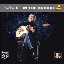 SARA K. :  IN THE GROOVE  (STOCKFISCH)

Il disco in vinile di solito ha due lati: in In the Groove la cantautrice americana Sara Katherine Wooldridge, meglio nota come Sara K., offre anche due lati della sua arte! Da un lato i suoi impressionanti concerti dal vivo, da solista, dove affascina il pubblico solamente con la sua voce ed il fragile ma efficace accompagnamento della sua chitarra a quattro corde. Dall'altro i meravigliosi lavori in studio in cui gli eccellenti musicisti che la accompagnano aggiungono alla sua voce una gamma quasi infinita di strumenti e stili: dall'arpa da concerto e quartetto d'archi alla fisarmonica, dal basso, alla tuba, dal duduk al kantele, senza tralasciare sassofoni e pianoforte. Il disco  stato realizzato con il sistema di masterizzazione analogico Neumann VMS-82 Direct Metal Mastering (DMM).