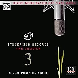 VARIOUS :  VINYL COLLECTION VOL. 3  (STOCKFISCH)

Per il terzo volume della serie Vinyl Collection, Vinyl Collection vol. 3 casa Stockfisch ha selezionato brani del suo repertorio che, grazie al loro timbro profondo, morbido e trasparente, si adattano particolarmente bene dal punto di vista sonoro al disco in vinile. Nella tracklist troviamo canzoni tratte dagli ultimi lavori di Allan Taylor, Steve Strauss, David Muyon e Paul O'Brien. Poi ci sono anche pezzi di alcune scoperte pi recenti di Guenter Pauler, il fondatore di Stockfisch, come Carrie Newcomer dall'Indiana, Kerstin Blodig dalla Norvegia e della band anglo-irlandese Ranagri. Carrie Newcomer  una bravissima cantante dalla voce vellutata e le sue canzoni sincere affascinano il pubblico di tutto il mondo. La cantante, cantautrice e chitarrista Kerstin Blodig propone brani tratti dal suo album di debutto per Stockfisch, pezzi registrati in una radura in una delle pi grandi aree forestali della Germania, a Solling. L'ispirante atmosfera naturale che  entrata nel disco attraverso il canto degli uccelli ed i suoni della vegetazione, si adatta meravigliosamente alle canzoni norvegesi di Kerstin ed al suono profondo della chitarra acustica. Il quartetto Ranagri viene dal Regno Unito ed  formato da un musicista irlandese tradizionale, due di formazione classica ed un cantante e chitarrista blues, tutti con la passione per la musica folk.