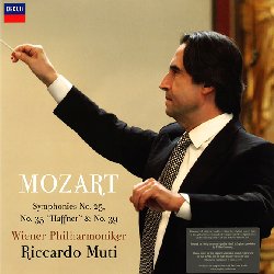 MUTI RICCARDO / WIENER PHILHARMONIKER :  MOZART - SYMPHONIES NO. 25, NO. 35 'HAFFNER' & NO. 39  (PRO JECT)

Insieme agli eccellenti musicisti dell'autorevole Filarmonica di Vienna, il grande direttore italiano Riccardo Muti propone splendide interpretazioni delle sinfonie 25, 35 e 39 del maestro Wolfgang Amadeus Mozart (1756-1791). Realizzate nel 1996 sfruttando l'acustica morbida e calda della Sala Grande del Wiener Musikverein, le registrazioni del doppio Mozart Symphonies No. 25, No. 35 'Haffner' & No. 39 sono state rimasterizzate con cura e attenzione ai dettagli dall'ingegnere del suono Georg Burdicek e stampate su due Lp in vinile audiophile da 180 grammi. Si tratta di una prestigiosa edizione limitata, numerata a mano, che conta soltanto 2000 copie.