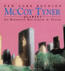 TYNER McCOY :  NEW YORK REUNION (ONE-STEP)  (EVOLUTION MUSIC)

Registrato nel 1991 per la nota etichetta audiofila Chesky Records, �New York Reunion� � un emozionante incontro tra giganti del jazz. Il pianista e compositore americano McCoy Tyner (1938-2020), divenuto famoso con il John Coltrane Quartet, � affiancato dall�impareggiabile sassofonista tenore Joe Henderson, dal maestro del contrabbasso Ron Carter e dallo straordinario batterista jazz Al Foster. Il quartetto rivela la sua straordinaria sinergia attraverso un�imperdibile miscela di standard jazz e composizioni originali. Tra i numerosi punti salienti dell�album, il classico di Henderson intriso di bossa nova �Recorda Me (Remember Me)� e il meraviglioso valzer jazz di Tyner �Miss Bea (Dedicated to Mother)�, un omaggio a sua madre. La formazione dona inoltre nuova linfa vitale all�intramontabile �What Is This Thing Called Love� di Cole Porter e alla splendida �Ask Me Now� di Thelonious Monk, in cui emerge tutto il talento di Henderson al sax. �New York Reunion� � oggi riproposto in una preziosa versione One-Step, stampato su vinile rosa da 180 gr. (33 giri), offrendo al pubblico l�opportunit� di godersi questa pietra miliare del jazz con una qualit� sonora eccellente!