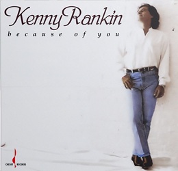 RANKIN KENNY :  BECAUSE OF YOU (ONE-STEP)  (EVOLUTION MUSIC)

Il viaggio musicale di Kenny Rankin (1940-2009) � cominciato a New York: a 21 anni ha iniziato a suonare la chitarra e sei mesi dopo era gi� in studio con Bob Dylan, a suonare la chitarra ritmica in �Bringin� It All Back Home�. �Because of You�, pubblicato dalla Chesky Records il 28 ottobre 1991, � un disco incredibile in cui elementi folk, rock, pop, country e jazz si uniscono armoniosamente: Rankin era un musicista che sapeva come sfumare i confini dei generi e il cui suono soul sfidava ogni categorizzazione. Per la registrazione di �Because Of You�, Rankin ha radunato attorno a s� un gruppo di musicisti di prim�ordine: Danilo Perez (pianoforte), George Young (sassofono tenore e soprano, flauto), David Finck (basso), Dave Ratajczak (batteria) e Steve Kroon (percussioni). Registrato da Bob Katz e prodotto in modo impeccabile da David Chesky e Kenny Rankin, l�album comprende originali di Rankin (�This Old Man� ed �Erienda�), standard jazz e classici brasiliani. Il pezzo forte del disco � sicuramente l�interpretazione dell�iconica ballata bebop di Thelonious Monk ��Round Midnight�. Evolution Music propone un�eccellente ristampa di questo meraviglioso disco in versione One Step ottenuta dai master originali, incisa a 33 giri e stampata su vinile da 180 gr. di altissima qualit�.