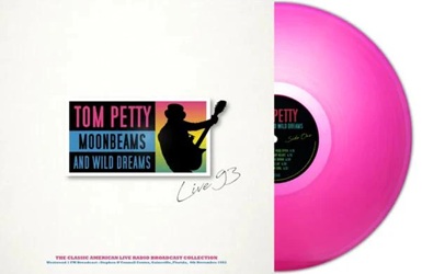 PETTY TOM :  MOONBEAMS AND WILD DREAMS - LIVE 1993 (MAGENTA VINYL)  (SECOND RECORDS)

Il live album Moonbeams And Wild Dreams  Live 1993, immortala il leggendario musicista Tom Petty al suo apice, mentre si esibisce allo Stephan OConnell Center nella sua citt natale, Gainsville, in Florida, il 4 novembre 1993. Questa pubblicazione, realizzata da Westwood 1 FM Broadcast, mette in mostra il mix particolarissimo di rock e musica americana di Petty, con successi come Free Fallin, American Girl e Mary Janes Last Dance che hanno letteralmente infiammato il pubblico. Con la sua voce inconfondibile e la sua magistrale abilit alla chitarra, Petty offre unesibizione indimenticabile che trasporta gli ascoltatori nel cuore di un classico concerto in Florida. Proposto in vinile magenta 180 gr., Moonbeams And Wild Dreams  Live 1993,  un must per ogni fan della musica di Tom Petty e una testimonianza del suo talento intramontabile.