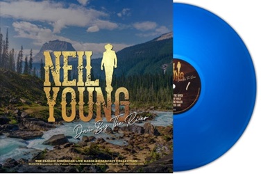 YOUNG NEIL :  DOWN BY THE RIVER (BLUE VINYL)  (SECOND RECORDS)

Registrato dal vivo al Cow Palace Theater di Brisbane, in California, il 21 novembre del 1986 dall�emittente californiana Klos Fm, �Down by the River� propone un viaggio nel repertorio del grande cantautore americano con alcuni dei suoi brani pi� belli come il pezzo da cui prende il titolo lo stesso album, �Heart of Gold�, �After The Goldrush�, �Like A Hurricane� e molti altri ancora. �Down by the River� � un�ottima occasione per riscoprire un artista che la rivista Rolling Stone ha inserito al 34� posto nella lista dei migliori musicisti al mondo.