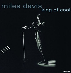 DAVIS MILES :  KING OF COOL  (BELLEVUE)

Originariamente pubblicato nel 2017 e ora rimasterizzato e proposto da Bellevue Entertainment in versione doppio vinile da 180 gr., King of Cool di Miles Davis ha una tracklist che esalta leccelsa maestria del trombettista e compositore americano in vari stili, dal hard bop al cool jazz, fino alla fusion. Il virtuosismo di Davis si unisce al suo approccio innovativo alla composizione, dando vita a un disco senza tempo che sicuramente piacer sia agli appassionati di jazz che agli aficionados di Davis. Tra i brani proposti troviamo: So What, Round Midnight, Budo, Solea, Milestones, The Pan Piper e tanti altri ancora tra i pi significativi della sua brillante carriera.