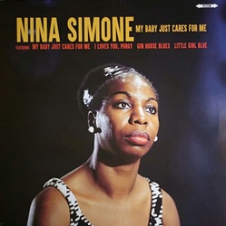 SIMONE NINA :  MY BABY JUST CARES FOR ME  (BELLEVUE)

Nina Simone  stata pi di una semplice cantante. La storia la colloca accanto a James Brown tra i sostenitori dei diritti civili degli afroamericani, mentre il suo temperamento leggendario era sufficiente a intimidire musicisti, pubblico e promotori. Eppure, la sua interpretazione, ispirata a Billie Holiday, anche dei testi pi banali, la collocava tra le dive del jazz e del soul. Molti critici ritengono che nessuno abbia mai eguagliato i successi di Nina Simone come cantante e musicista. In My Baby Just Cares for Me, nella versione in vinile 180 gr. proposta da casa Bellevue Entertainment, Simone dimostra di essere uneccellente improvvisatrice che non si  mai allontanata dal blues. Le sue interpretazioni di brani come Mood Indigo, Gin House Blues, African Mailman, Satin Doll, Black Is The Colour Of My True Love's Hair, Little Girl Blue e molti altri ancora, sono la riconferma, qualora ce ne fosse bisogno, della maestria di una delle pi grandi vocaliste jazz di sempre.