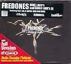 FREDONES of SONIC SUM :  PHOBIA OF DOORS  (NOCTURNE)

Mentre i Sonic Sum sono sempre in pausa dopo il loro album del 1999 Sanity Annex su etichetta Ozone che resta uno dei punti di riferimento della scena hip hop e rap, Dj Fred One, uno dei quattro musicisti che hanno dato vita a questa specie di UFO sonoro, torna sulla scena con il suo secondo album solo insieme ad amici come Mike Ladd. Anche se Phobia of Doors si avvicina alle sonorit dei Sonic Sum, la prospettiva utilizzata da Fred One risente del suo taglio personale: innovativo, caratteristico e sperimentale - le tre parole chiave che riassumono le sonorit dei Sonic Sum. Dj Fred One ha invitato a partecipare alla realizzazione di Phobia of Doors i pi interessanti autori e vocalisti dell'attuale scena underground come Akbar, M Sayiid degli Antipop Consortium, Vast Air dei Cannibal Ox, Slug degli Atmosphere, Creature degli Atoms Family, L.I.F.E LOng e Breez Evahflowin degli Stronghold, etc., a cui ha lasciato libero spazio in una traccia per ciascuno, aprendo 16 porte che permettono di scoprire i diversi aspetti del lavoro di Fred One. Paura di ci che si nasconde dietro le porte? Phobia of Doors ti sorprender...