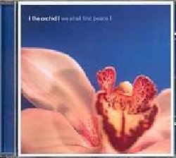 THE ORCHID :  WE SHALL FIND PEACE  (KJU:)

Accogliamo le prime emissioni di casa [kju:], dedicata alle sonorit che spaziano tra lounge, chillout, trip hop e listening, al loro arrivo in ordine sparso: l'album d'esordio di The Orchid  un'avventura musicale entusiasmante ed eclettica influenzata da chillout, dub, ambient ed infarcita di percussioni vere (non elettroniche) curata dal producer LeRon. We Shall Find Peace sar senza dubbio fra i dischi preferiti per lounge-bars, ristoranti etnici e locali dedicati al chillout di tutto il mondo e rappresenta l'ultimo stadio dell'evoluzione musicale di LeRon, olandese cittadino del mondo, che affonda le sue radici nella Londra degli inizi degli anni '80 - periodo dominato dalla scena new-wave che vede LeRon muoversi intorno a The Cure e China Crisis - per poi svilupparsi agli inizi degli anni '90 con il suo periodo berlinese dove conosce e viene contagiato dal virus della dance music, e concludersi infine con il logico spostamento successivo a Barcelona ed Ibiza dove ha dato vita alla sua particolare interpretazioni di chillout e lounge. Un album che riassume in s una lunga serie di percorsi musicali e che continua ad affascinare ascolto dopo ascolto. Label da tenere d'occhio.